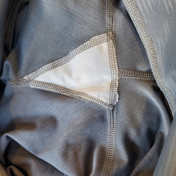 EUC Adidas Climalite Mid Rise Capri Leggings/Yoga Pants Grey Medium - Picture 6 of 9